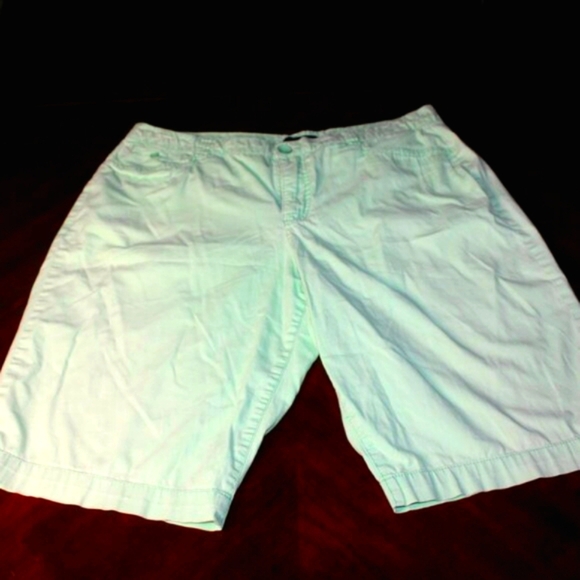 Bandolino Mint Green Women's Bermudas - Picture 1 of 7